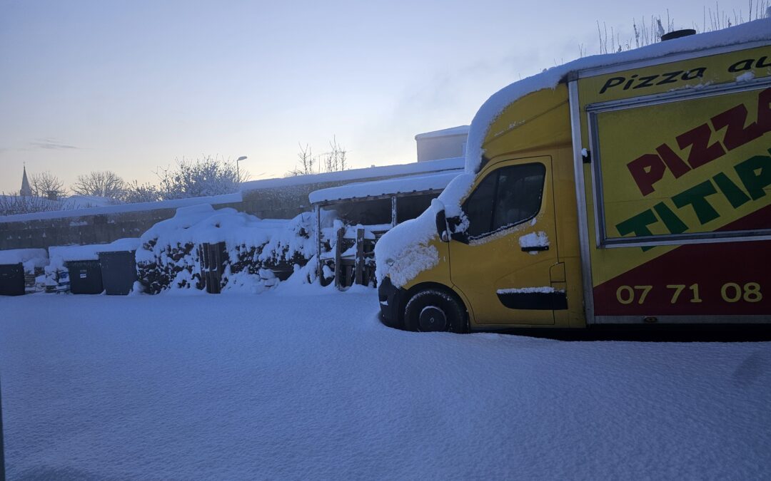 FERMÉ jusqu&rsquo;a ce que la route soit praticable…